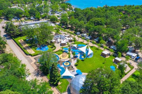 an aerial view of an amusement park with umbrellas at Easyatent Mobile home Bijela Uvala in Poreč
