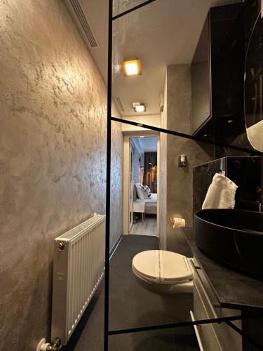 a small bathroom with a toilet and a sink at Angely Studio-balcon & parcare gratuită ,Self Check-in in Onești