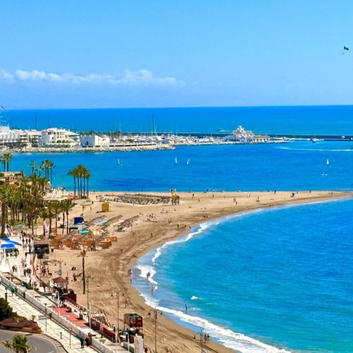 Deluxe Large Apartment Sea Views Benalbeach