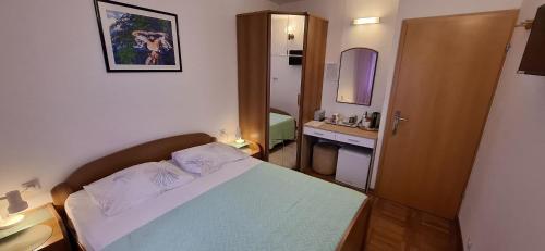 S1 Room FANI