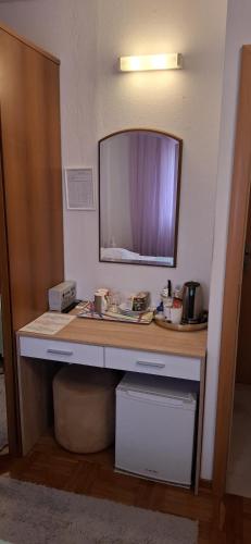 S1 Room FANI