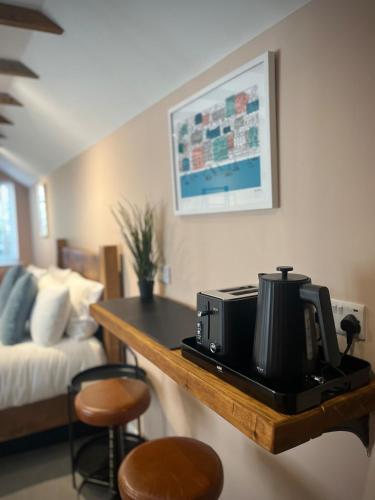 Cosy boutique retreat, courtyard & free parking photo 5