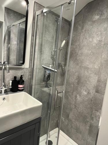Cosy boutique retreat, courtyard & free parking photo 22