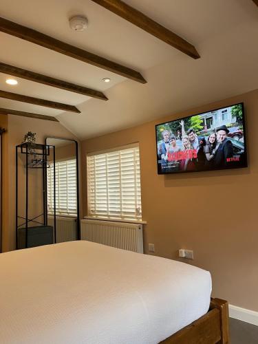 Cosy boutique retreat, courtyard & free parking photo 16