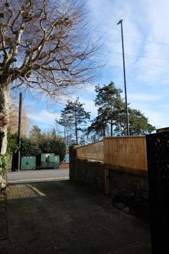 Cosy boutique retreat, courtyard & free parking photo 19