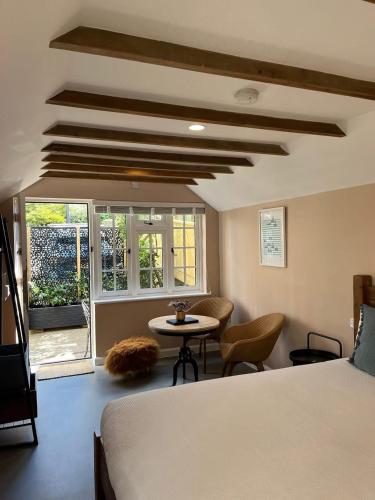Cosy boutique retreat, courtyard & free parking photo 31