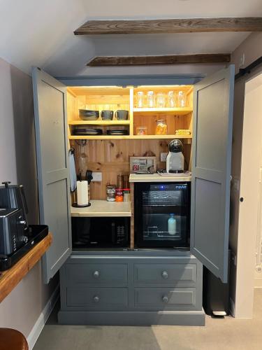 Cosy boutique retreat, courtyard & free parking photo 32