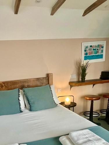 Cosy boutique retreat, courtyard & free parking photo 34