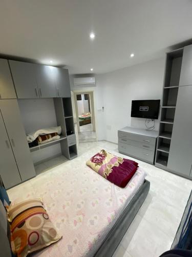 a large room with a bed in the middle of it at Location Appartement luxe in Mahdia