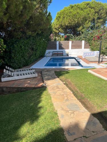 Villa Ibiza Chic à Calahonda - Piscine et Proximité Plage