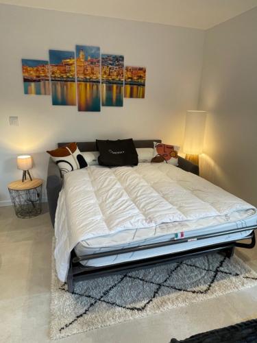 a bedroom with a large bed in a room at Studio Shangri-LA - Entrée & terrasse privatives - Vue mer - Parking in Menton