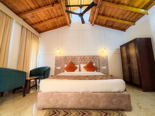 a bedroom with a large bed in a room at Hushvan Resorts in Devaprayāg