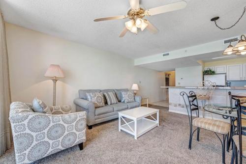 Pelican Beach Resort 1409 photo 9