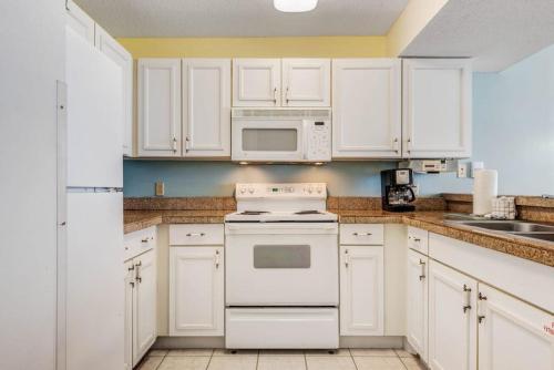 Pelican Beach Resort 1409 photo 14