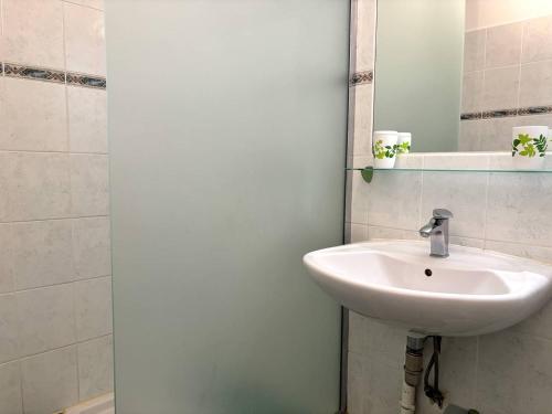 HYE011-316 Appartement 2 pièces avec parking privé - 4 personnes proche du port et de la mer