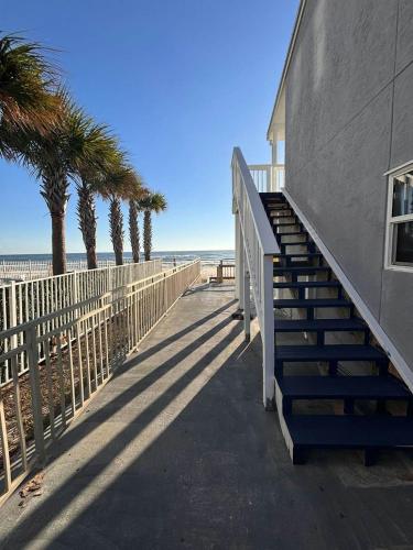 Front Beach Retreat D1 photo 36