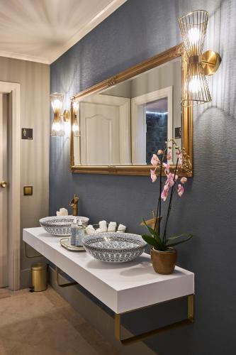 a bathroom with two sinks and a mirror at Estoril Boutique Hotel - Adults Only in Estoril