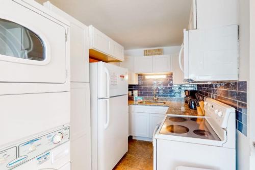 Summit Beach Resort, Unit 704 photo 10