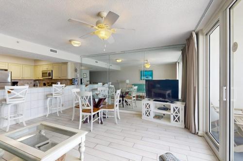 Pelican Beach Resort 502 photo 6