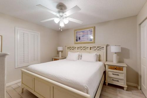Pelican Beach Resort 502 photo 11