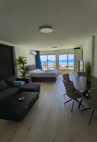 JSH Studio Benidorm Levante First Line