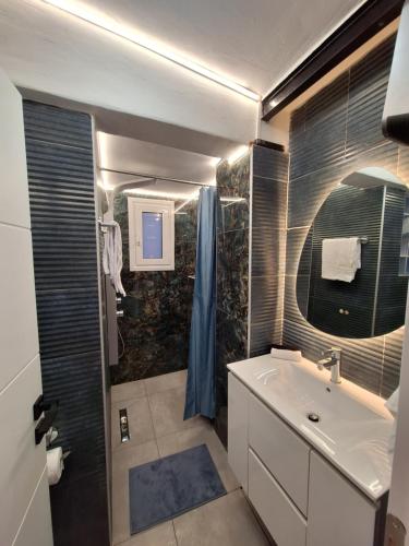 a bathroom with a sink and a mirror at Joy's apartment in Markopoulo
