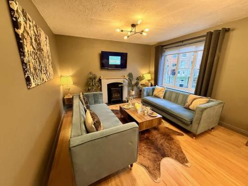 a living room with a couch and a table at No50 - 2-bed Boutique Apartment - Hosted by Hutch Lifestyle in Leamington Spa