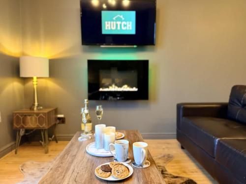 a living room with a coffee table and a couch at No24 - 2-bed Boutique Apartment - Hosted by Hutch Lifestyle in Leamington Spa