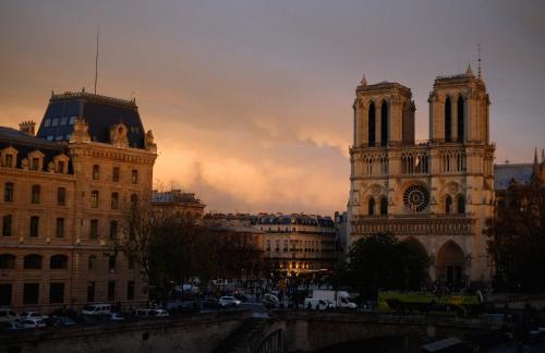 Two Bedroom Luxury Apartment - Balcony with View of Notre Dame