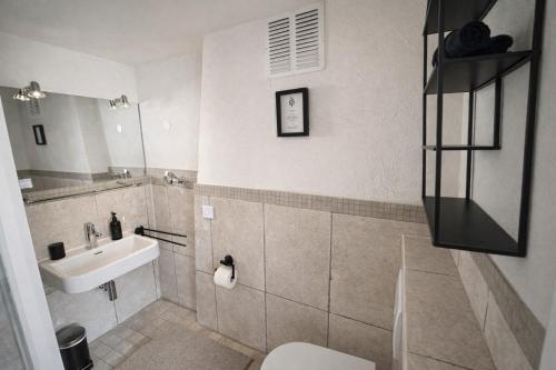 a bathroom with a sink and a toilet at Suite Dreams Bremen in Bremen