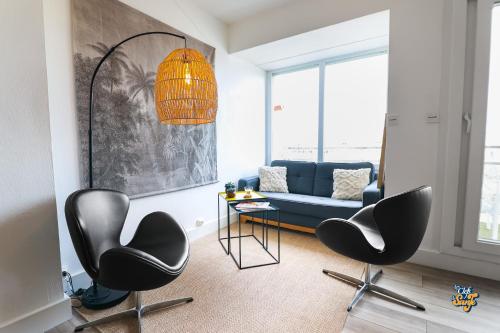 a living room with two chairs and a couch at La Loge de la Tour in Calais