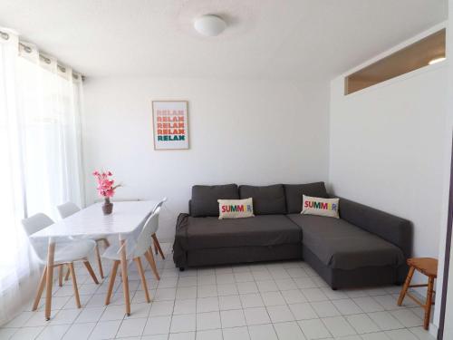 Superbe 2P cabine climatisé avec loggia et grande terrasse, piscines, proche plage au Grau-du-Roi