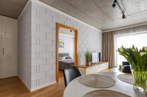 a living room with a table and a mirror at River Side Apartments in Oświęcim