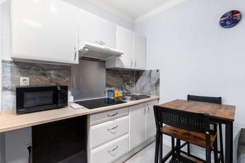 Chic Studio Near Arc de Triomphe