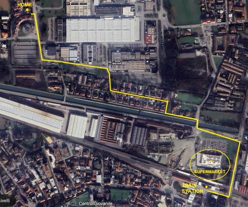an overhead view of a city intersection with a highway at CMBYN Stanza in Casa Condivisa e Bici Gratis in Crema