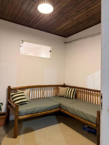 a room with a wooden bed in a room at Casinha Verde, Itacaré in Itacaré