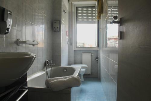 Last floor One-Bedroom Apartment With City View