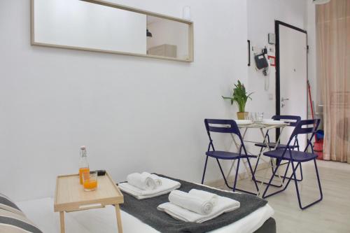 Last floor One-Bedroom Apartment With City View