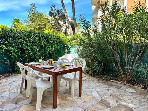 HYE011-316 Appartement 2 pièces avec parking privé - 4 personnes proche du port et de la mer