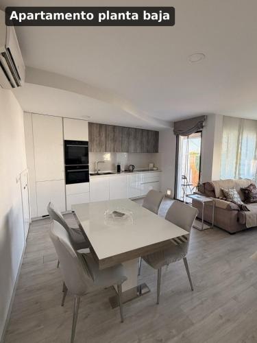Apartamentos Condal - Dúplex O Planta Baja - Jacuzzi & BBQ solo planta baja