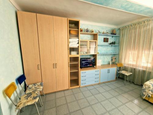 a room with a desk and cabinets and a bedroom at Bell-House in Varazze