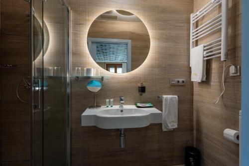 a bathroom with a sink and a mirror at Casas Reais Boutique in Santiago de Compostela