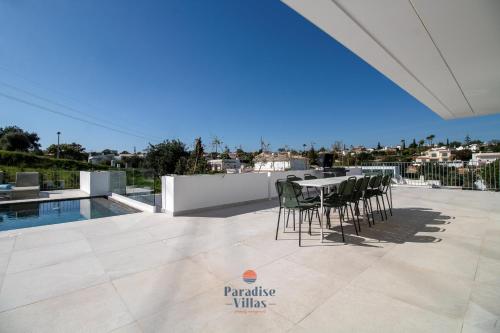 Modern 4-Bedroom Villa with Infinity Pool