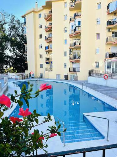 Sea View Apartment, 100m to Beach, Sunrise Balcony & pool