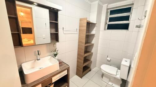 a white bathroom with a sink and a toilet at Apto Dangui Amplo in Santa Maria