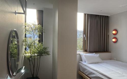 a bedroom with a bed and a window at Quantum Hotel, Seoul Station br in Seoul