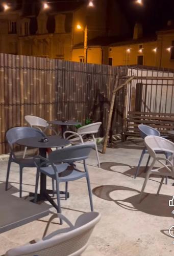 a group of chairs and tables on a patio at Chambre Confort Double lit in Toul