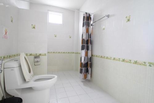 Uncle House Krabi tesisinde bir banyo