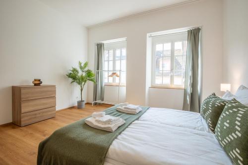 Spacious Apartment in Central Basel near Rhine - Special TOP LUX 24 Apartment, Basel, up to 8 guests