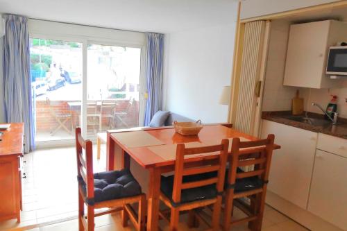 Cozy Sea View Apartment 50m to Beach Terrace